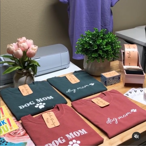 Dog Mom Unisex Adult 100% Cotton Crewneck T-Shirts - Various. - Picture 13 of 15